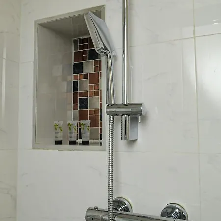Luxury 5 Star - Parking, Garden, Nr Greater Metro Stations * לונדון
