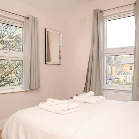 Luxury 5 Star - Parking, Garden, Nr Greater Metro Stations לונדון