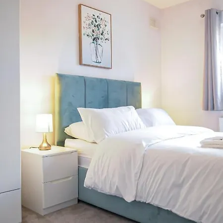 Luxury 5 Star - Parking, Garden, Nr Greater Metro Stations * לונדון