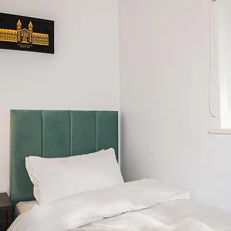 Luxury 5 Star - Parking, Garden, Nr Greater Metro Stations *