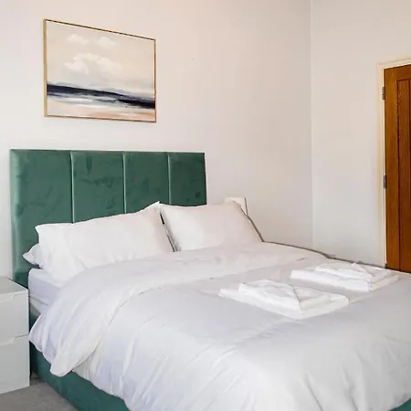 Luxury 5 Star - Parking, Garden, Nr Greater Metro Stations