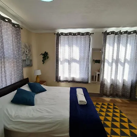 Lovely Private Near Central *