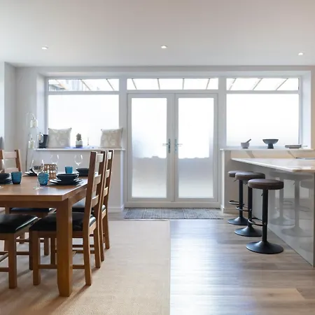 Amazing New Spacious In Se1 London