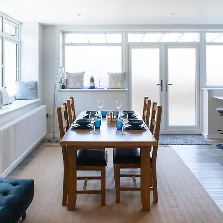 Amazing New Spacious In Se1 Apartment *