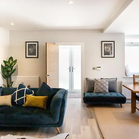 Amazing New Spacious In Se1 Apartment *