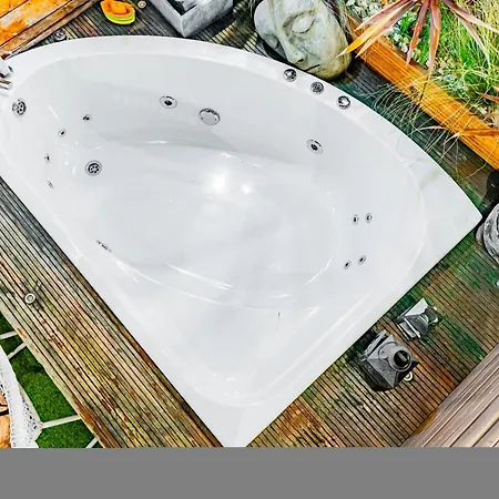 2 Bedroom Roof Terrace With Sauna Jakuzzi And Outdoor Cinema Apartment *