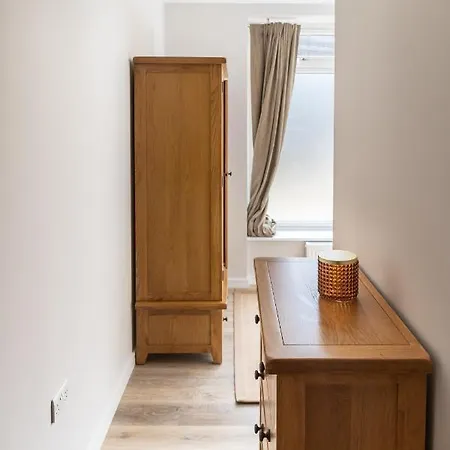 Amazing New Spacious In Se1 * London