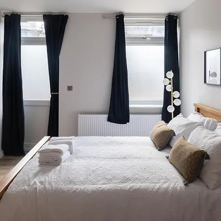 Amazing New Spacious In Se1 Apartment London