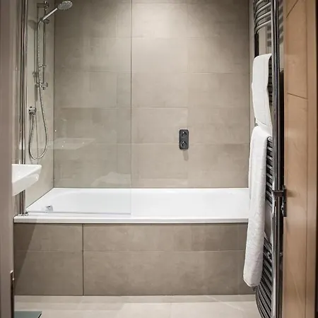 Amazing New Spacious In Se1 Apartment London