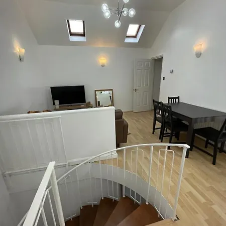 Beautiful 2 Bedroom Flat In London! Near Excel O2 Arena And Central! With Garden * Londres