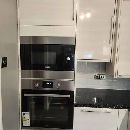 Apartment Away From London