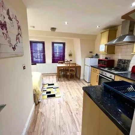 Cosy One Bedroom Flat In