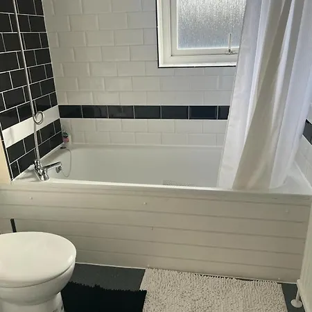 Stunning 3 Bedroom Property- Large Londres