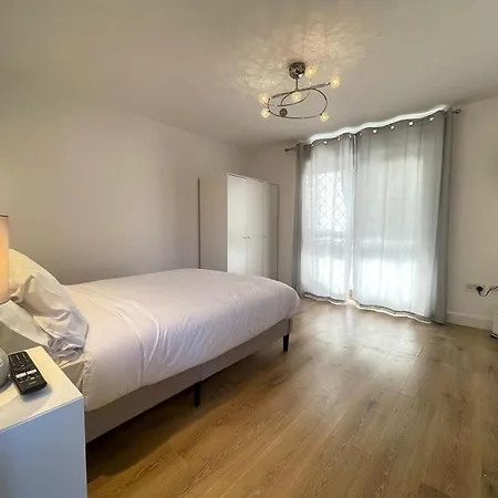 Deluxe Spacious In Beckton Homestay London