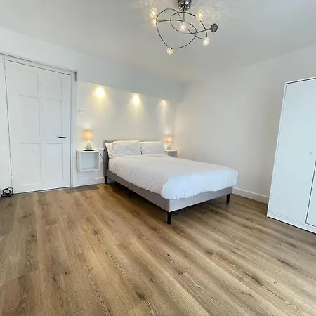 Deluxe Spacious In Beckton * London