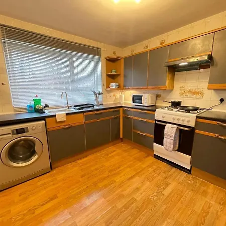 Deluxe Spacious In Beckton London