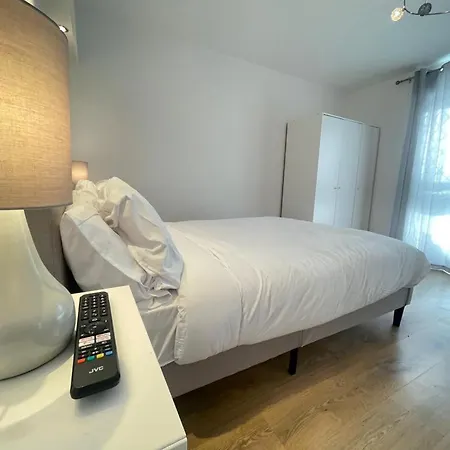 Deluxe Spacious In Beckton *