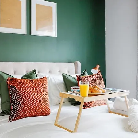Canary Wharf By Hiatus Concierge Apartment London