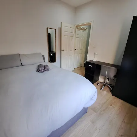 Comfy Fenia Homestay London