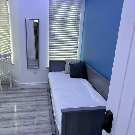 East Self Check In Apartment