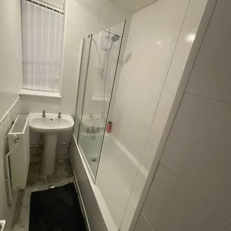 New! Xtra Large 4 Bedroom Up To 12 Guests Apartment *