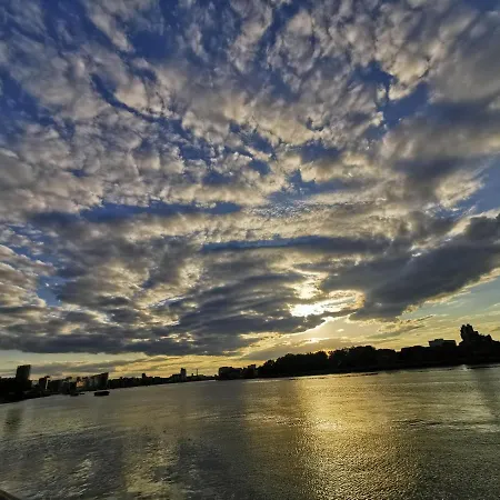 Homestay With Stunning Thames River View Homestay *