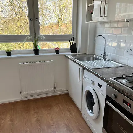 Morden 2 Bedroom Tower Bridge London