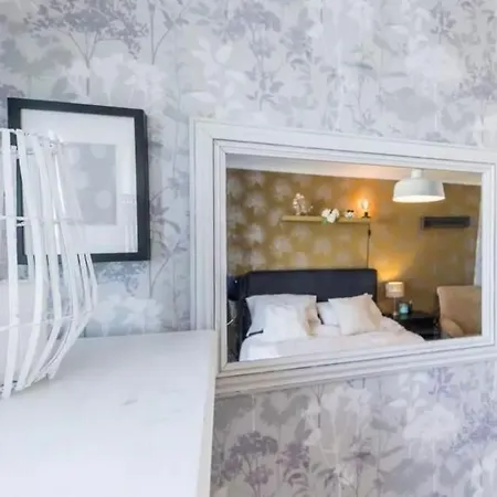 Luxury Canary Wharf Two Bedroom *rare * London
