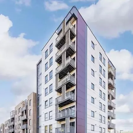 Luxury Canary Wharf Two Bedroom *rare * Apartment