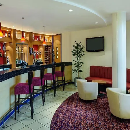 Ramada London North 4*