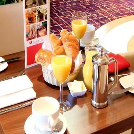 Ramada London North 4*