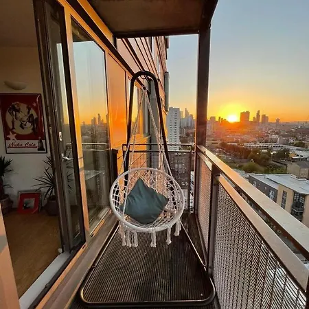 Whitechapel Two Bedroom Luxury - Free Private Parking - Views London