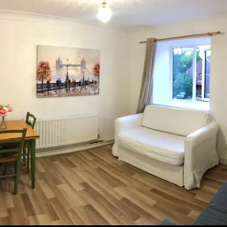Privite 2 Bedrooms Flat Canada Water *