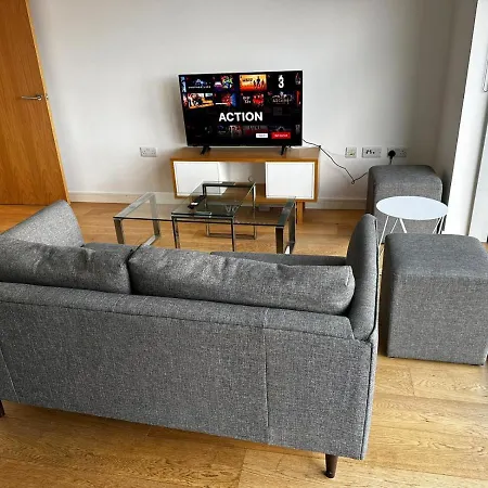 Lovely One Bedroom In Town * Ilford