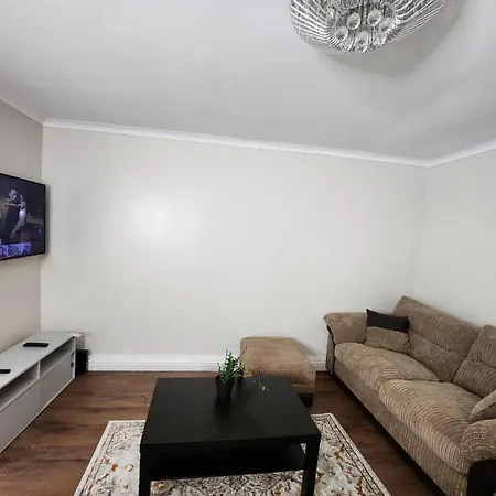 Apartment Away From London