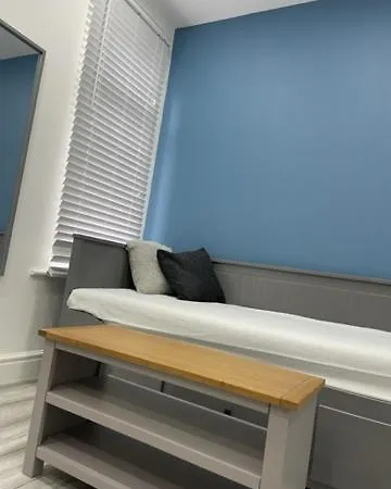 East Self Check In Apartment London