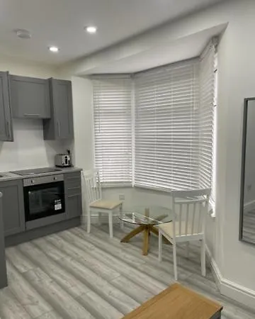 East Self Check In Apartment London