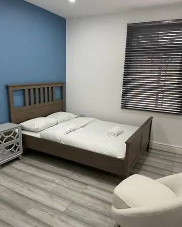 East Self Check In Apartment
