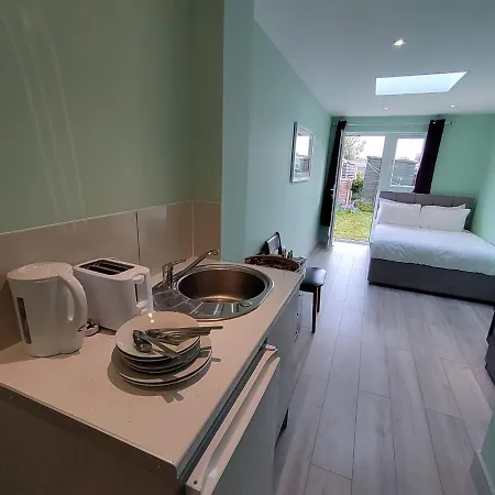 Pensión Letzi Premium Cozy Retreat Private En-suite Rooms, Heathrow Airport Hayes (Greater London)