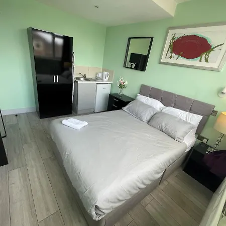 Letzi Premium Cozy Retreat Private En-suite Rooms, Heathrow Airport Pensión Hayes (Greater London)