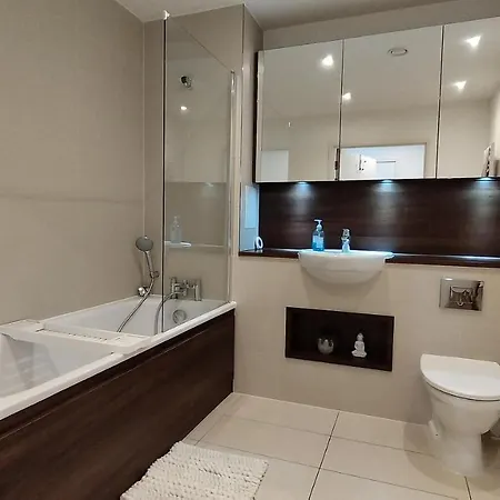Riverview Amazing 2bed 2bath Apt Wparking Sleeps 6 Comfortably Apartment London