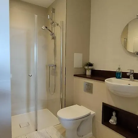 Riverview Amazing 2bed 2bath Apt Wparking Sleeps 6 Comfortably *