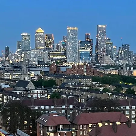 Whitechapel Two Bedroom Luxury - Free Private Parking - Views London