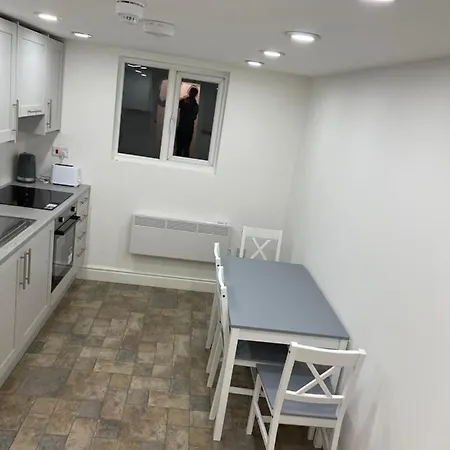 Apartment East Self Check In London