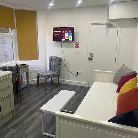 East Self Check In Apartment