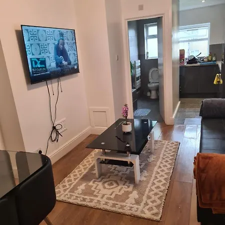 Luxury One Bedroom Flat *