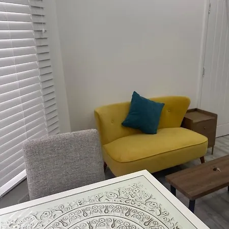 Apartment East Self Check In *