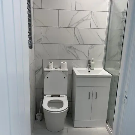 Apartment East Self Check In London