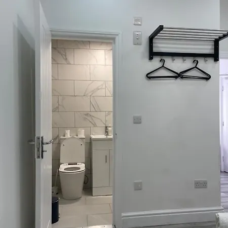 Apartment East Self Check In London