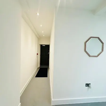 Marbel Aldgate Guest house